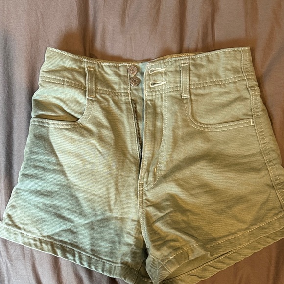 Levi's High Wasted Mom Shorts - Picture 4 of 5